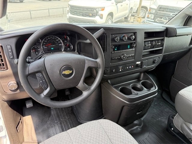 2024 Chevrolet Express Cutaway 3500 1WT