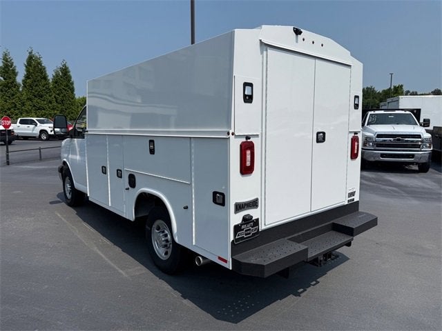 2024 Chevrolet Express Cutaway 3500 1WT