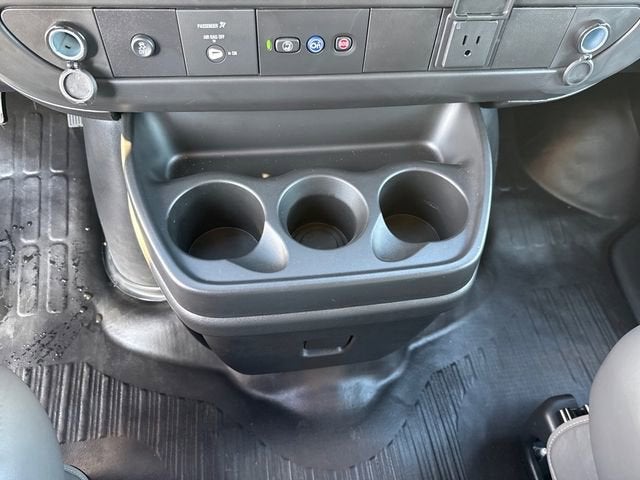 2025 Chevrolet Express Cutaway 3500 1WT