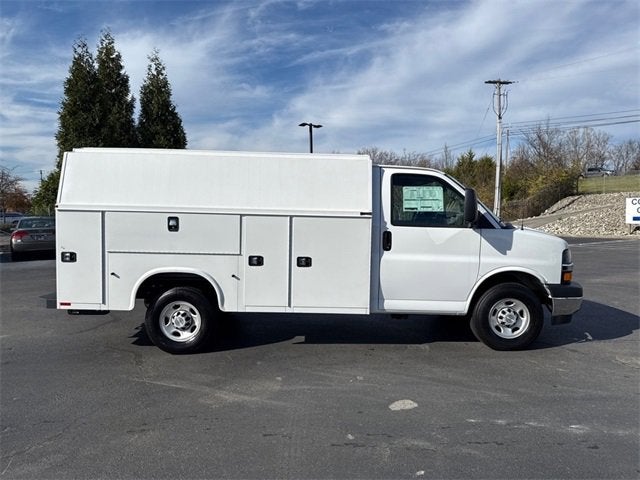 2025 Chevrolet Express Cutaway 3500 1WT