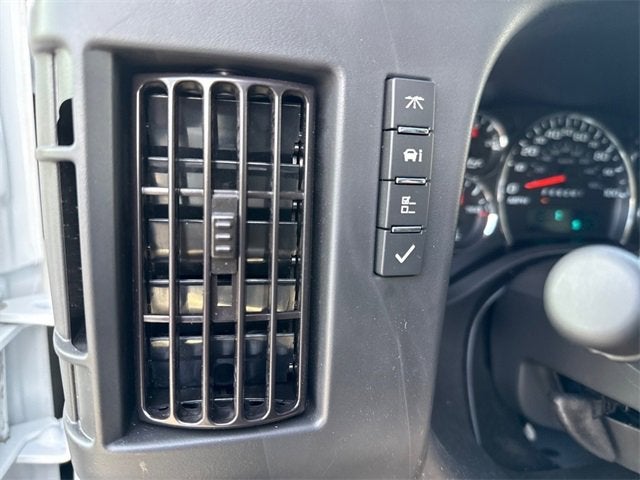 2025 Chevrolet Express Cutaway 3500 1WT