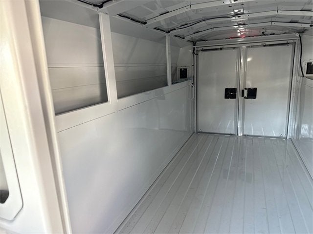 2025 Chevrolet Express Cutaway 3500 1WT