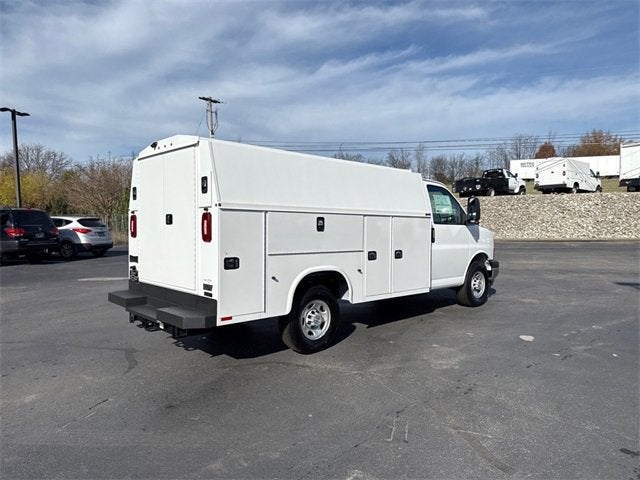 2025 Chevrolet Express Cutaway 3500 1WT