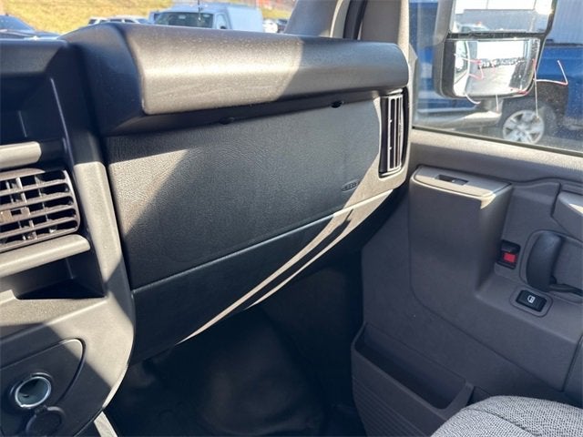 2024 Chevrolet Express Cutaway 3500 1WT