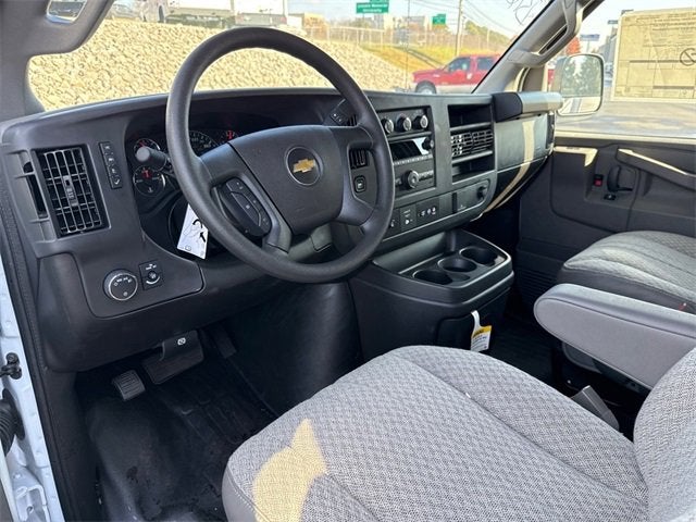 2025 Chevrolet Express Cutaway 3500 1WT