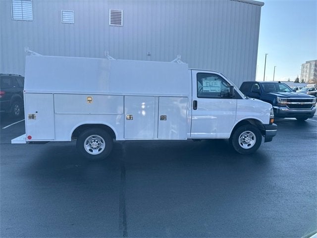 2025 Chevrolet Express Cutaway 3500 1WT