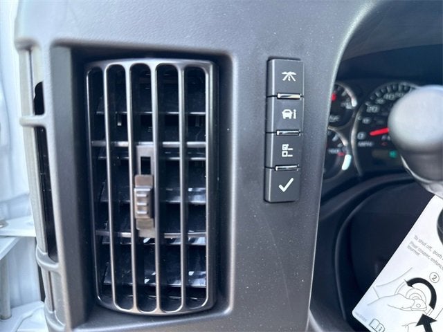 2025 Chevrolet Express Cutaway 3500 1WT