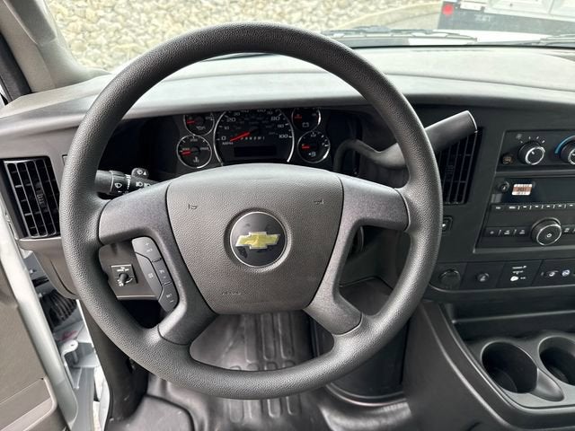 2025 Chevrolet Express Cutaway 3500 1WT