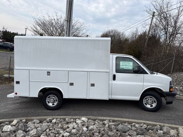 2025 Chevrolet Express Cutaway 3500 1WT
