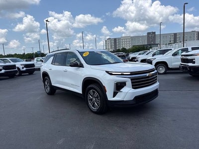 2025 Chevrolet Traverse LT