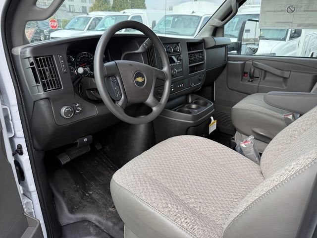 2025 Chevrolet Express Cutaway 3500 1WT