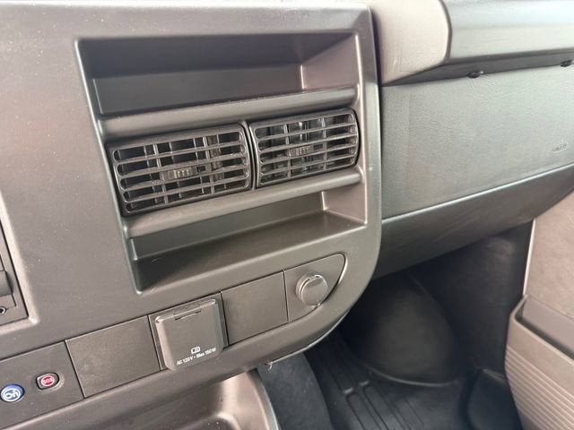 2025 Chevrolet Express Cutaway 3500 1WT