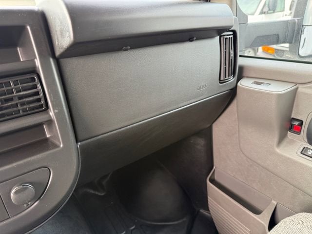 2025 Chevrolet Express Cutaway 3500 1WT