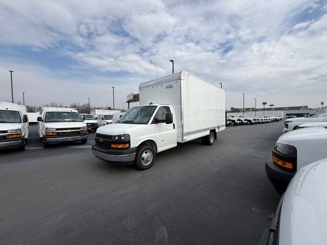 2025 Chevrolet Express Cutaway 3500 1WT