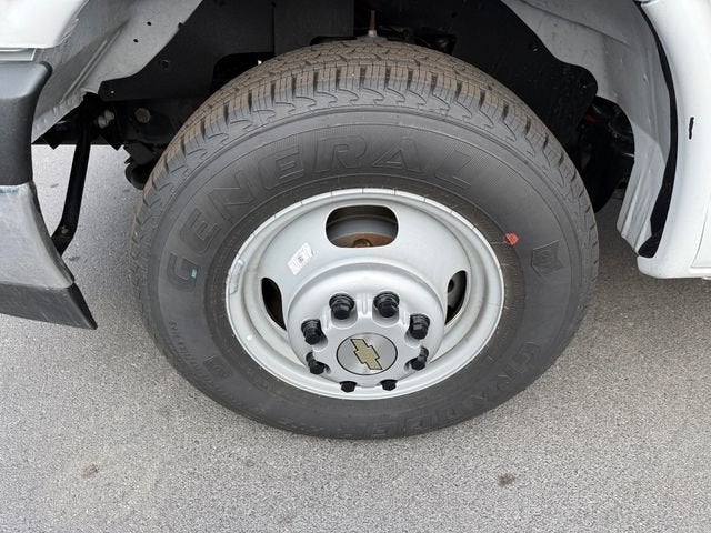 2025 Chevrolet Express Cutaway 3500 1WT