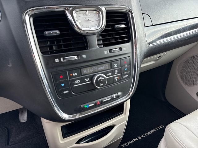 2013 Chrysler Town & Country Touring