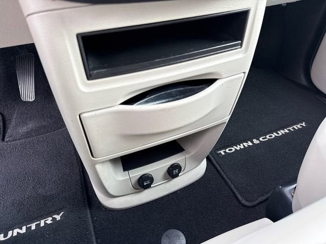 2013 Chrysler Town & Country Touring