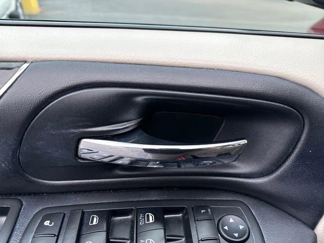 2013 Chrysler Town & Country Touring