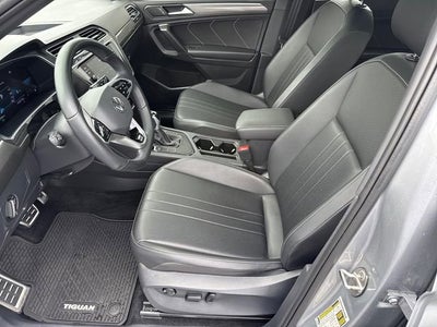 2023 Volkswagen Tiguan SE R-Line Black