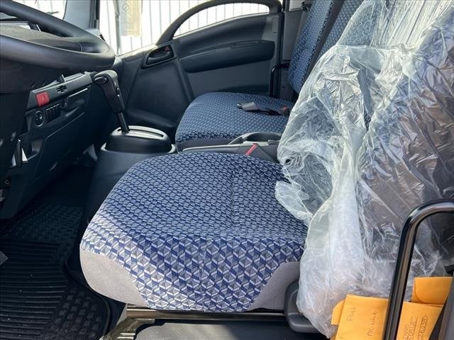 2024 Chevrolet Low Cab Forward 5500 XG MEDIUM ASH GRAY