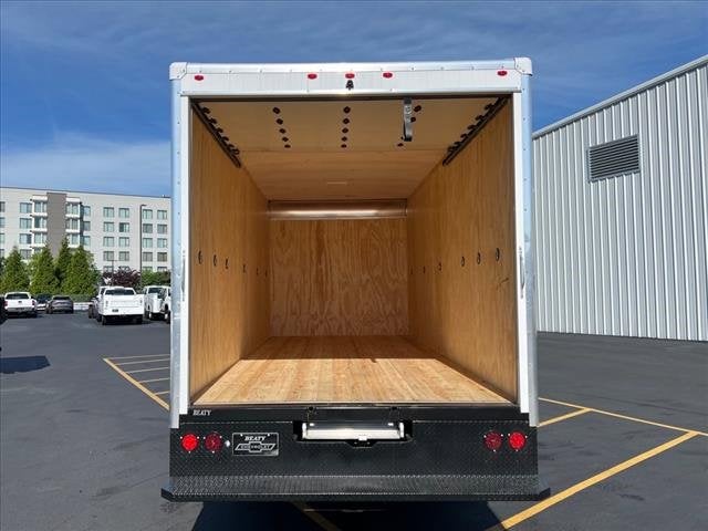 2024 Chevrolet Low Cab Forward 5500 XG MEDIUM ASH GRAY