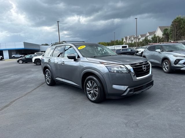 2023 Nissan Pathfinder SV
