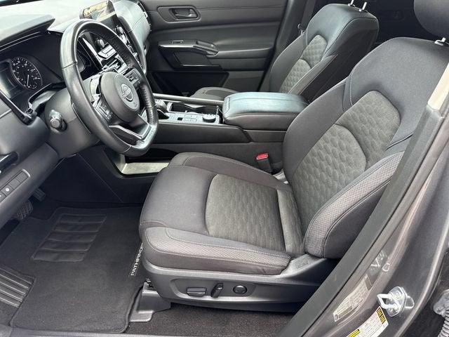 2023 Nissan Pathfinder SV