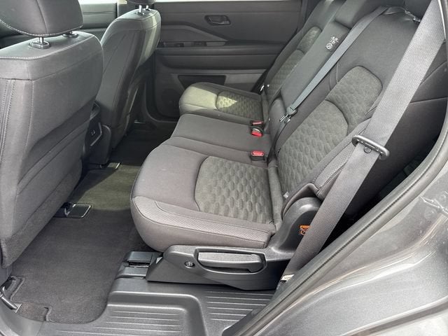 2023 Nissan Pathfinder SV