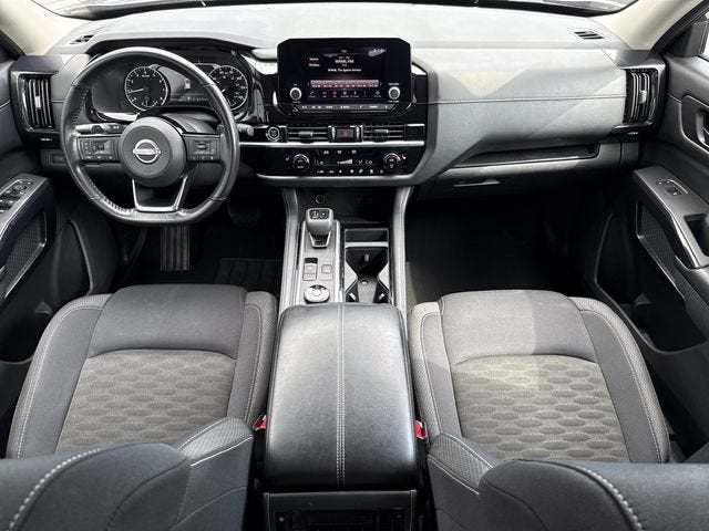 2023 Nissan Pathfinder SV