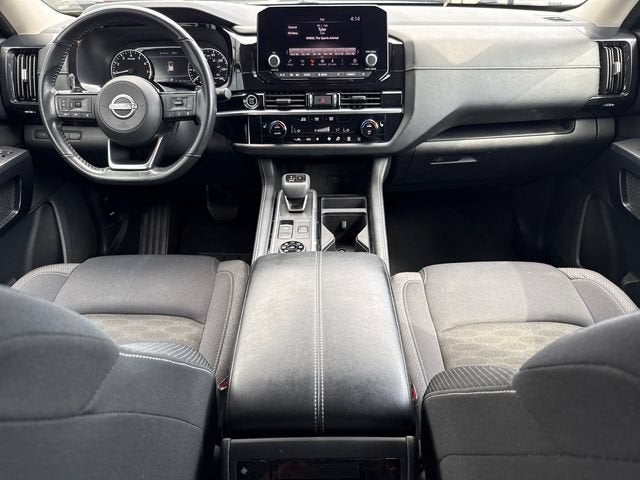 2023 Nissan Pathfinder SV
