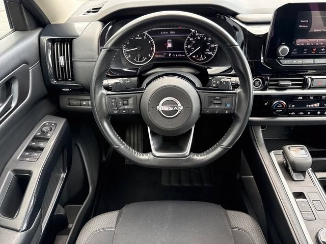 2023 Nissan Pathfinder SV