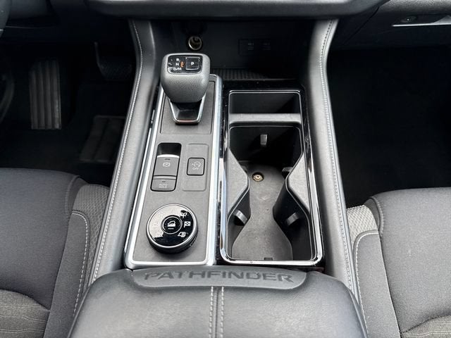 2023 Nissan Pathfinder SV