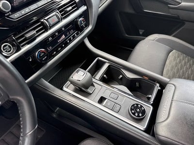 2023 Nissan Pathfinder SV