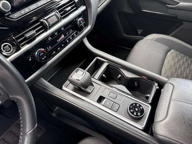 2023 Nissan Pathfinder SV
