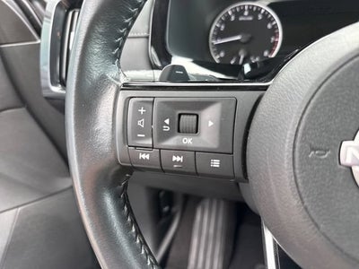 2023 Nissan Pathfinder SV