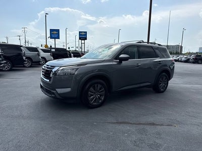 2023 Nissan Pathfinder SV