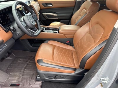 2025 Nissan Pathfinder Platinum