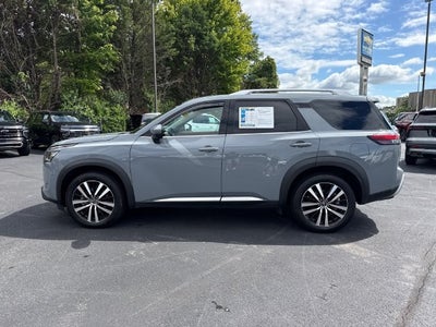 2025 Nissan Pathfinder Platinum