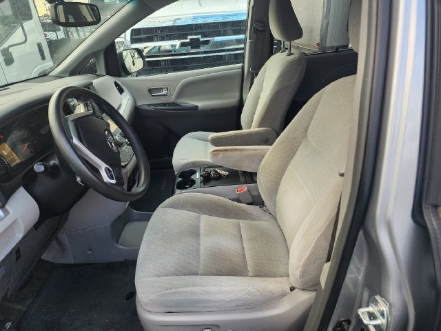 2017 Toyota Sienna LE Auto Access Seat