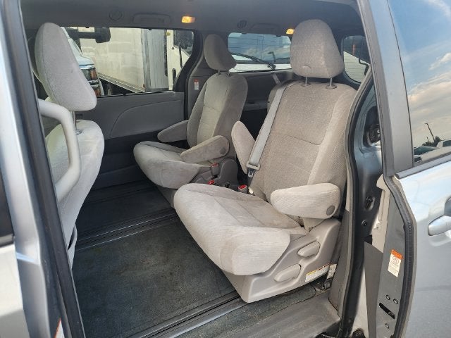 2017 Toyota Sienna LE Auto Access Seat