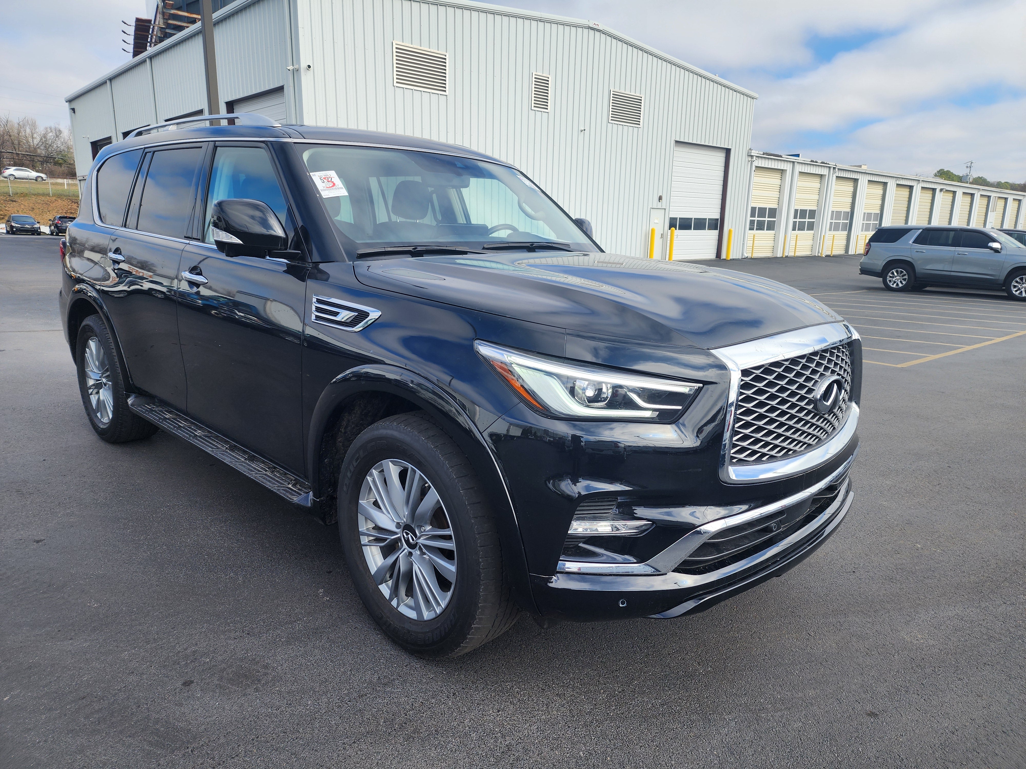 2023 INFINITI QX80 LUXE