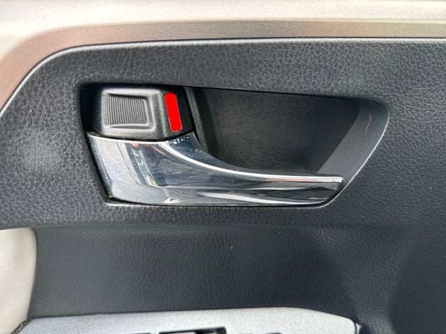 2018 Toyota RAV4 Hybrid LE Plus